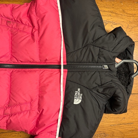 The North Face Kids Pink and Black Puffer Jacket - Picture 10 of 13